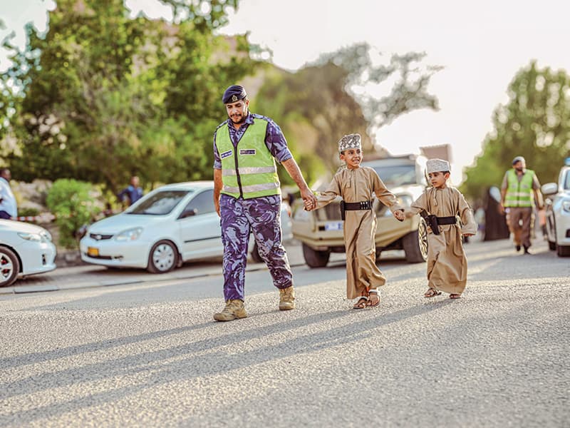 شرطة عمان السلطانية تحث الجمهور على اتباع إرشادات السلامة قبل عيد الفطر