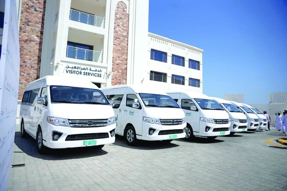 تدشين حافلات لدعم أنشطة المرأة بولايتي صور والكامل والوافي