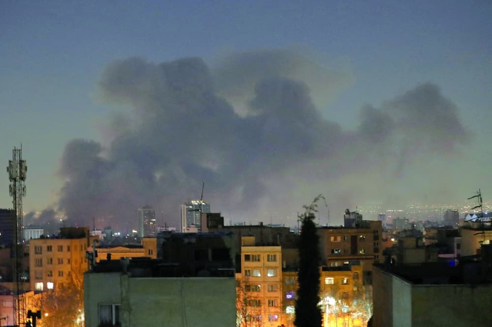 ترامب يضع "الاستسلام " سبيلا وحيدا لإنهاء الحرب..وبزشكيان يتحدث عن جهود وساطة