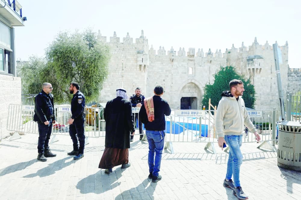 الاحتلال الإسرائيلي يغلق المسجد الأقصى ويمنع الفلسطينيين من أداء صلاة الجمعة