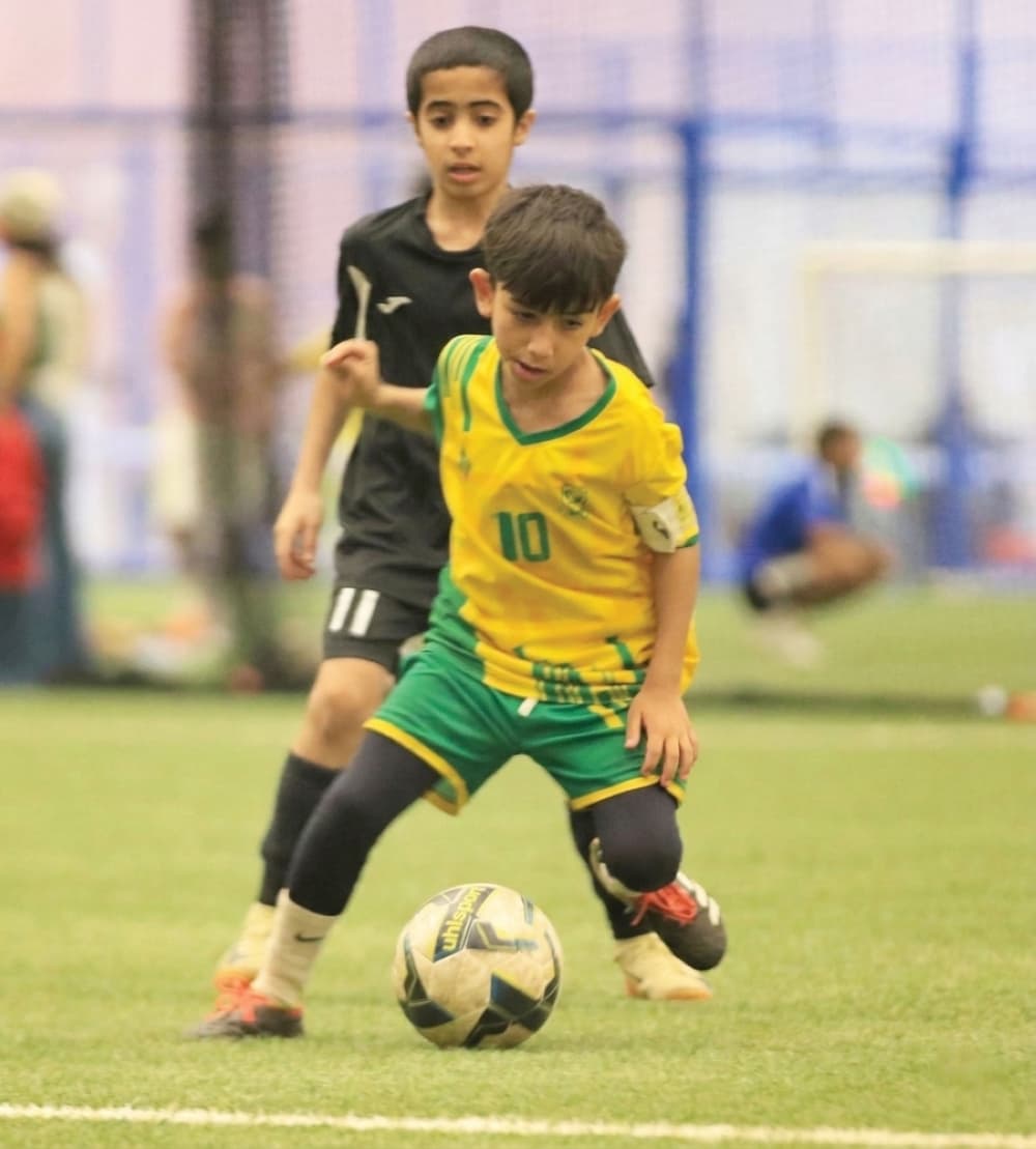 رحلة موهبة عُمانية بدأت من الأكاديميات ووصلت إلى إسبانيا أحمد السالمي يلفت أنظار أتلتيكو مدريد.. ويشق طريقه نحو الاحتراف الأوروبي