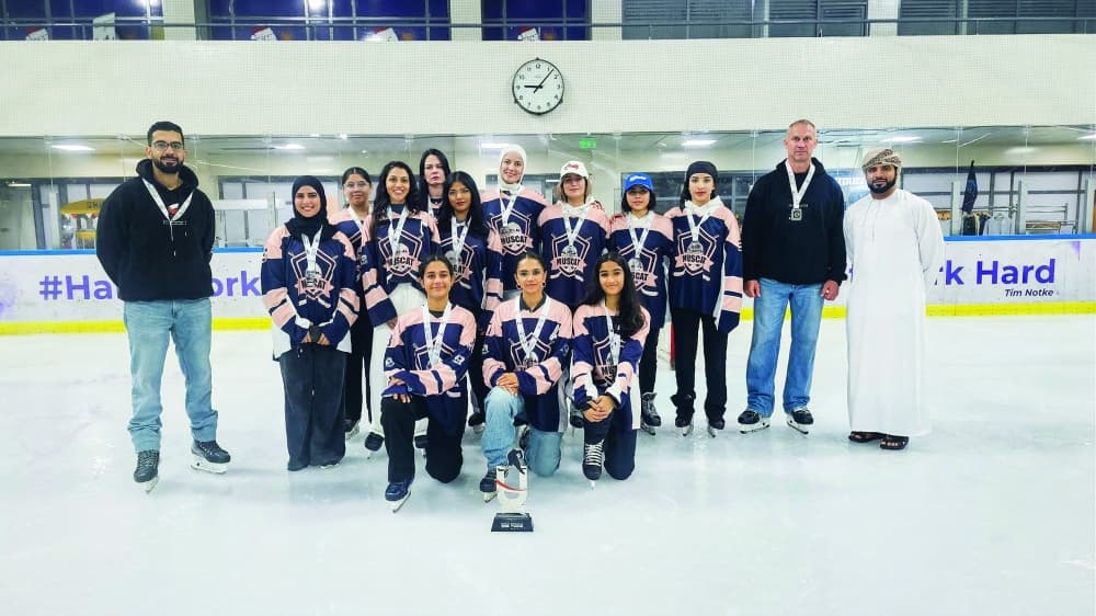 هوكي الجليد النسائي في سلطنة عمان..شغف يتحدى الجليد وطموحات تعانق العالمية