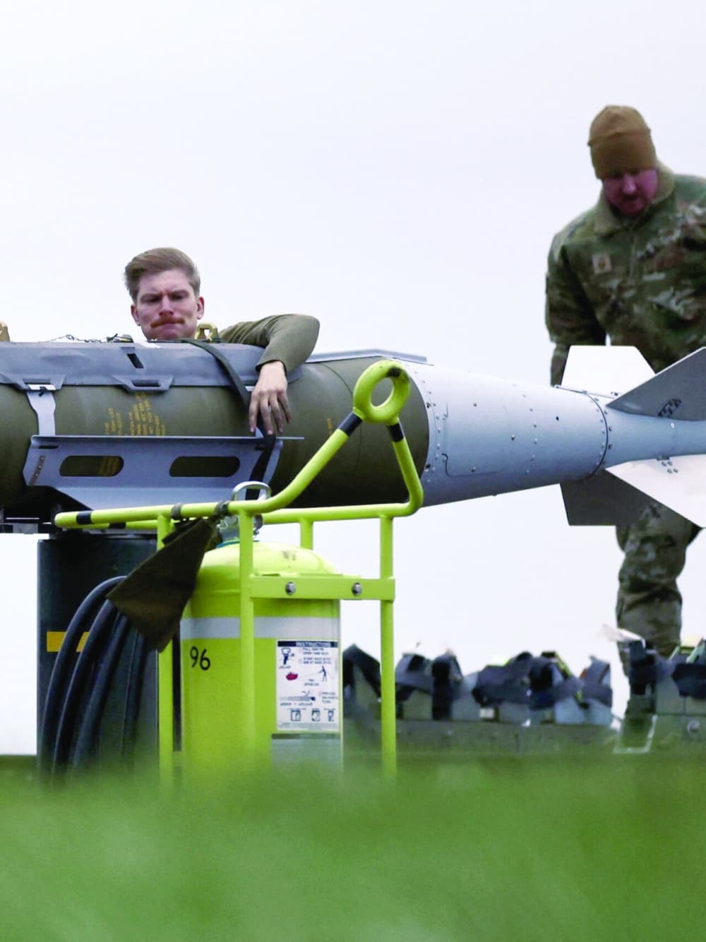 إسرائيل توافق على تخصيص أكثر من 800 مليون دولار لشراء معدات عسكرية "طارئة"