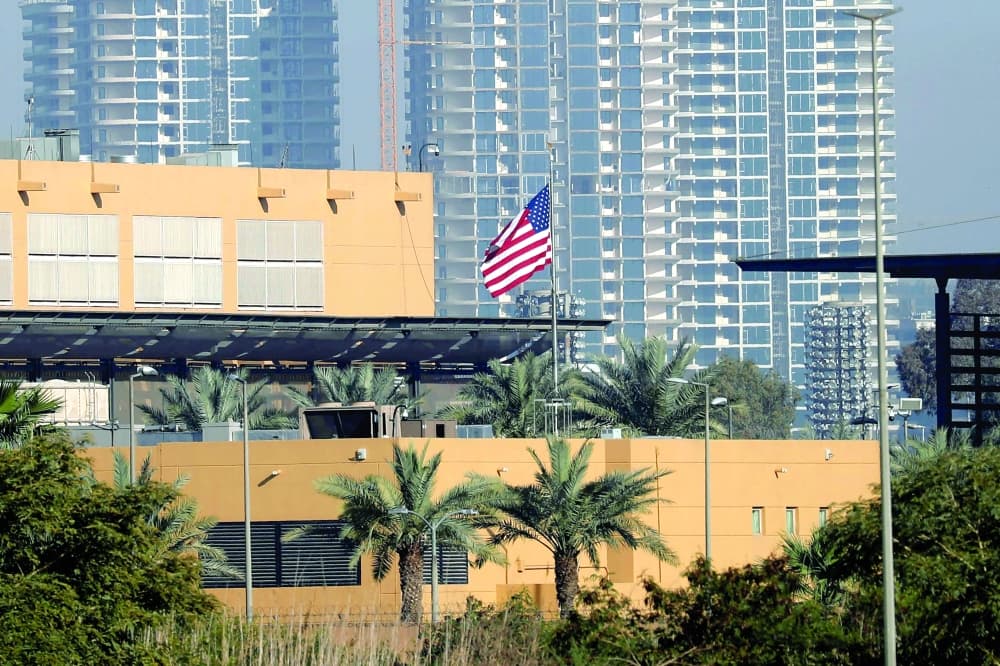 قتيل في أبوظبي جراء اعتراض صاروخ وإصابة اثنين من الطواقم الطبية في الكويت