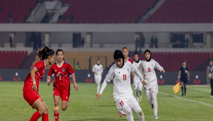 منتخب إيران للسيدات لكرة القدم يحظى باستقبال حافل في طهران